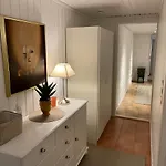 Sokkelleilighet Med 3 Soverom Appartement