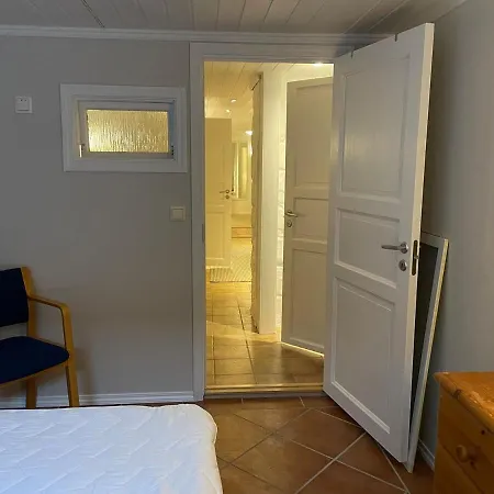 Apartmán Sokkelleilighet Med 3 Soverom Molde