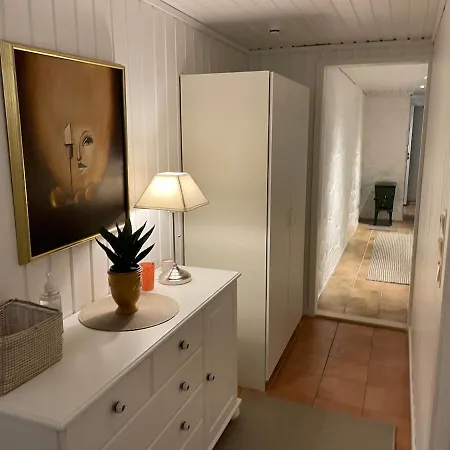 Sokkelleilighet I Landlige Omgivelser Lejlighed