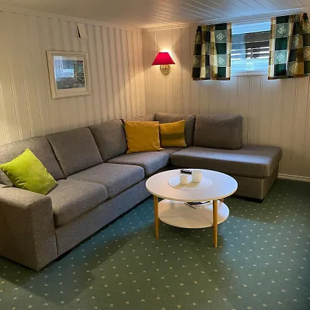 Sokkelleilighet Med 3 Soverom 몰데