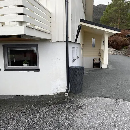 Sokkelleilighet Med 3 Soverom * 몰데