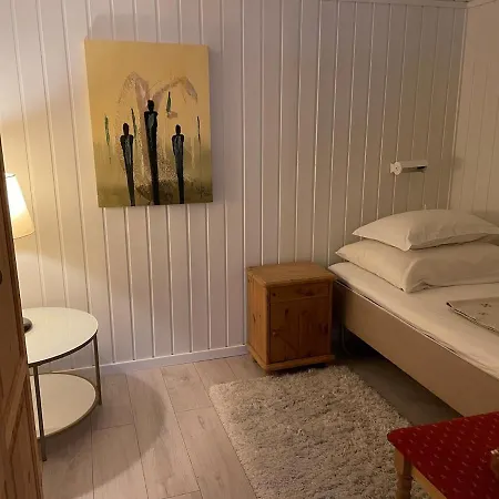Sokkelleilighet I Landlige Omgivelser