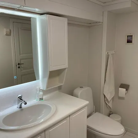 아파트 Sokkelleilighet Med 3 Soverom *