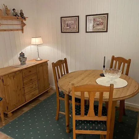 Sokkelleilighet Med 3 Soverom * 몰데