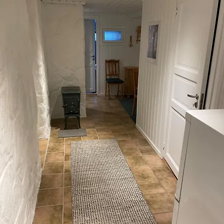 Apartmán Sokkelleilighet Med 3 Soverom Molde