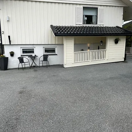 아파트 Sokkelleilighet Med 3 Soverom 몰데