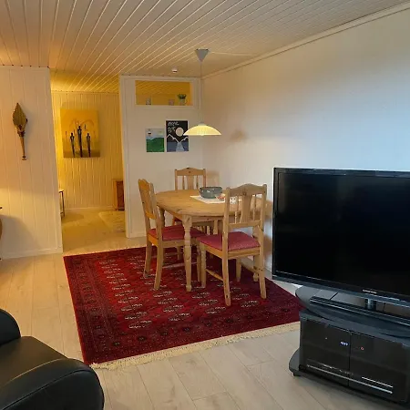Lägenhet Sokkelleilighet Med 3 Soverom